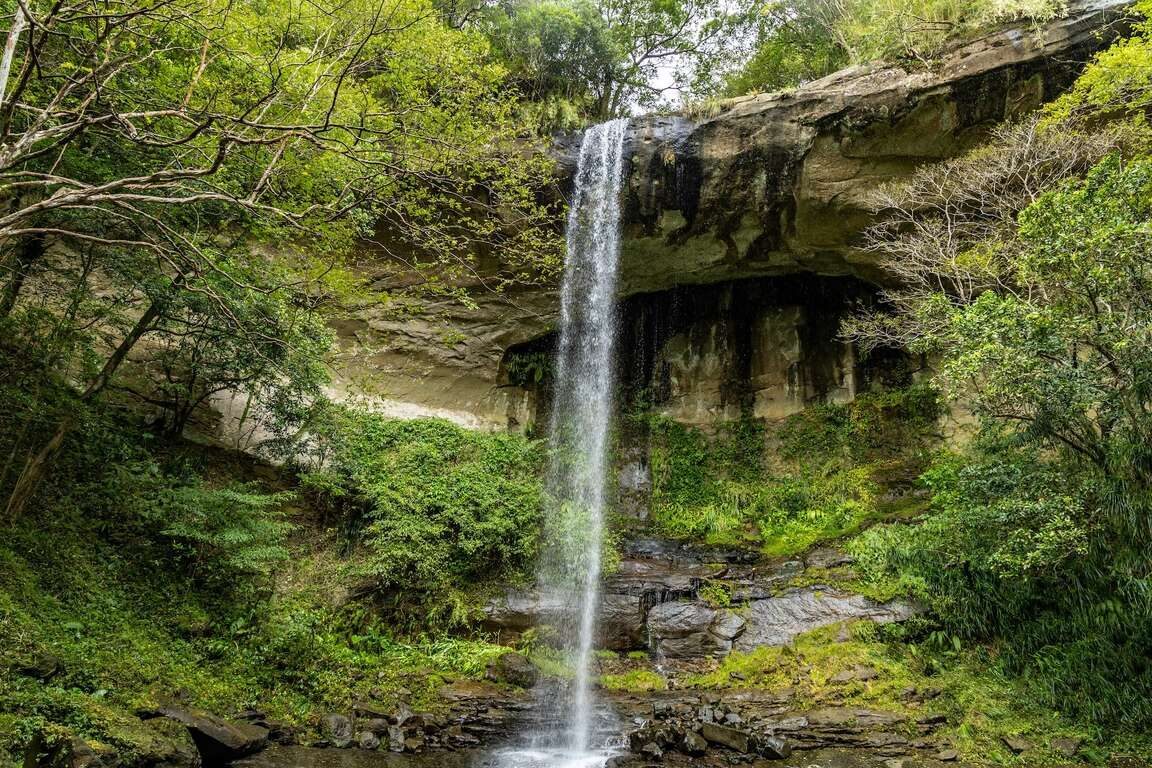 三貂嶺枇杷洞瀑布：多樣化的地形與層層交織的山水景致