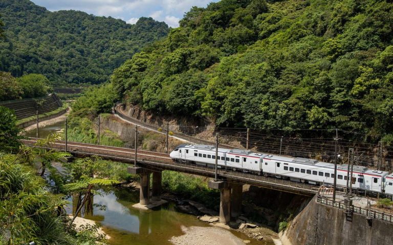 當火車開進山的心臟：三貂嶺步道，一條必靠雙腳抵達的祕境