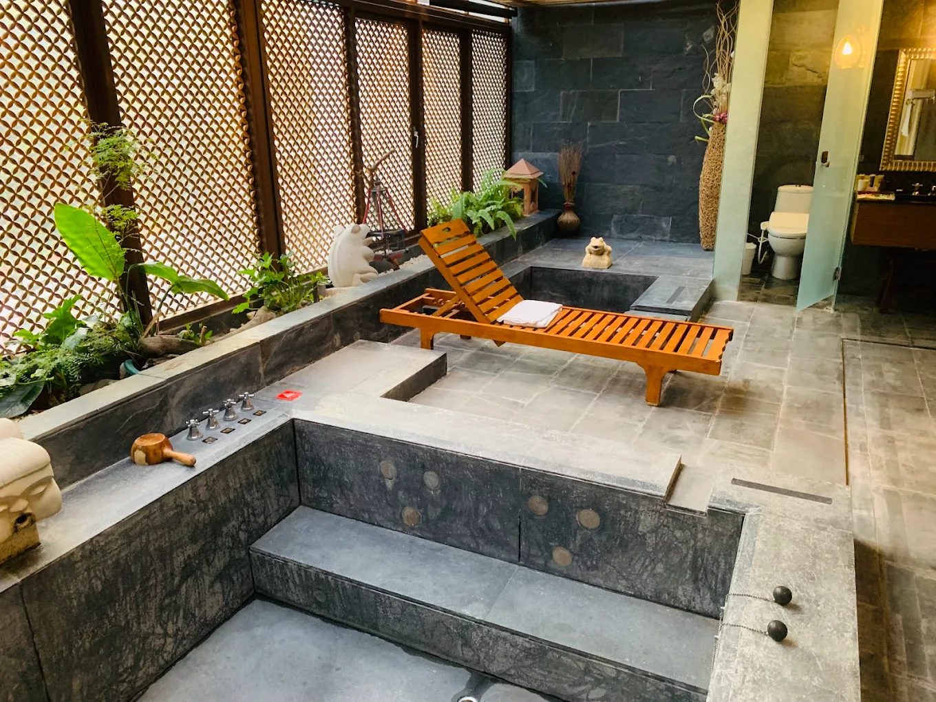 💦 台中谷關最夢幻溫泉秘境｜惠來谷關溫泉會館：峇里島風建築 × 山霧溫泉療癒假期