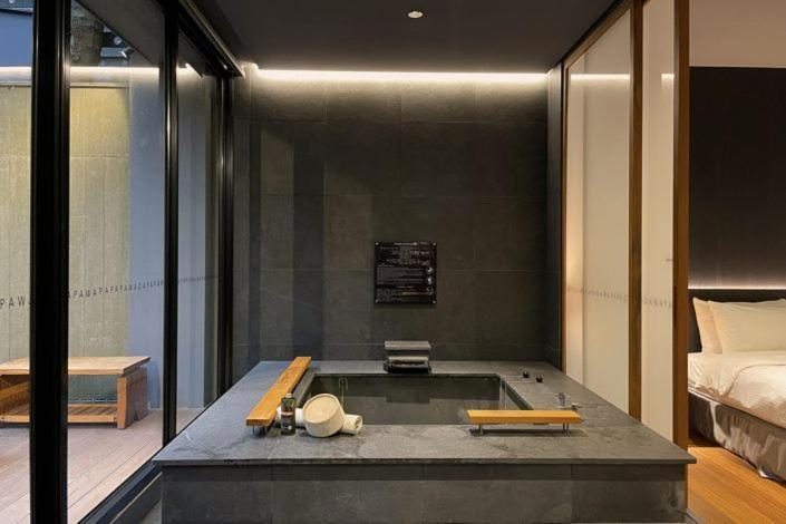 泰安觀止溫泉會館的清水模建築，是美學與自然的完美結合