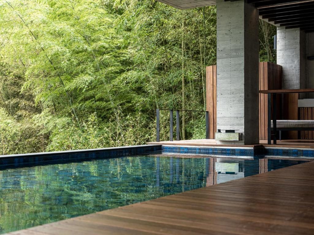 溪頭遊獵羊灣的休憩空間，讓人忘卻時間流逝