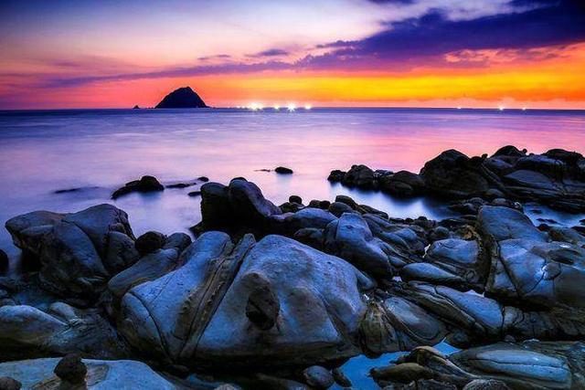 夏天最後一場浪|和平島親親水池倒數開放中,這波不衝不行!