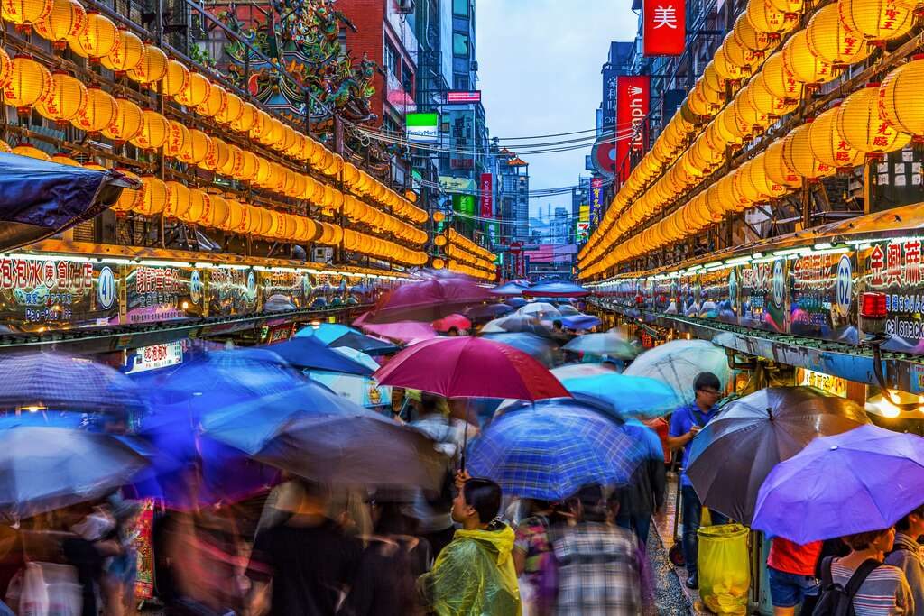基隆一日遊這樣玩|讓海風替你上色,一天收集彩虹屋的夢、和平島的浪與夜市的煙火