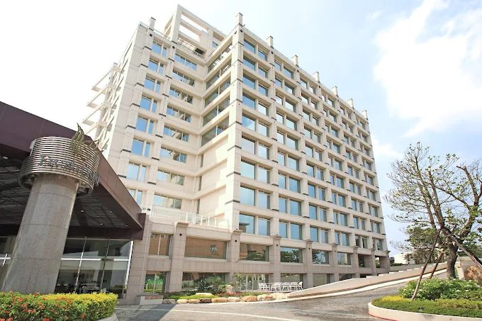 在雲霧與夜色之間，遇見台中最溫柔的湯｜讓時間慢下來的地方—台中清新溫泉飯店