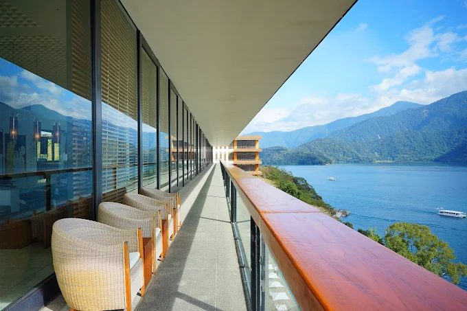 在晨霧與湖光中醒來，一場與山水共眠的旅程｜慢遊日月潭：涵碧樓裡的禪意與風景對話