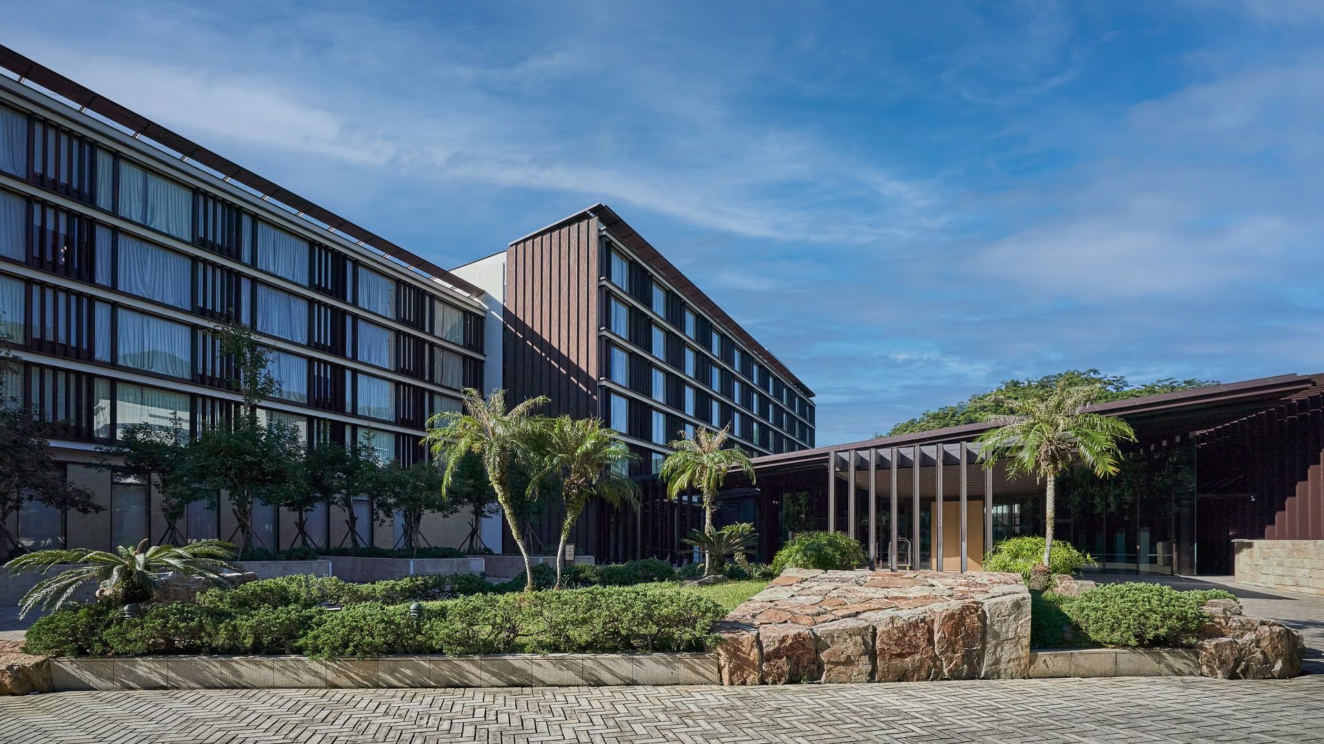 藏在山巒間的溫柔光影，當生活需要一場放鬆，在溫泉裡遇見寧靜：礁溪老爺酒店的山林之詩