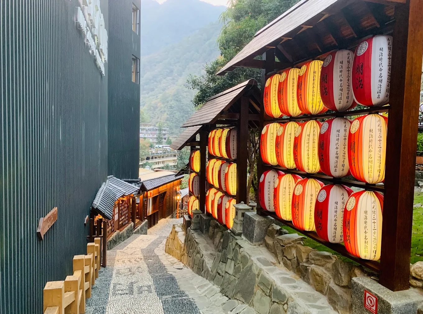 隱身山林的峇里島泡湯秘境｜惠來谷關溫泉會館：泡湯、賞霧、慢下來的日子