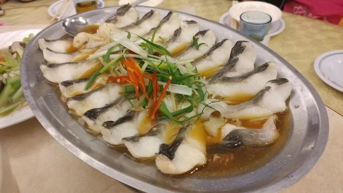 住一晚露泉渡假溫泉館，讓谷關的山風與熱湯包圍夜晚