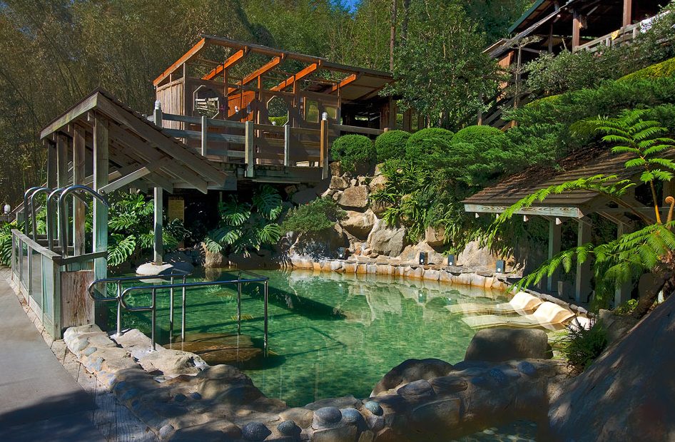 藏在群山裡的暖湯秘境，靜靜流淌的溫度，在山霧中泡一場美人湯──泰安溫泉的慢活時光