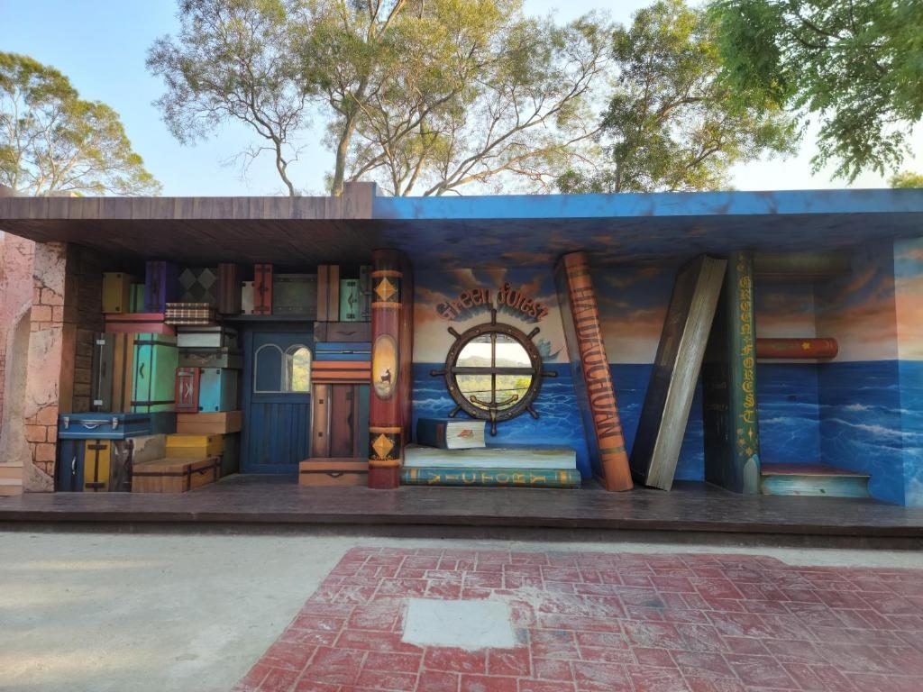 當我誤闖一座山裡的童話村：綠意山莊，讓大人也想當一次孩子