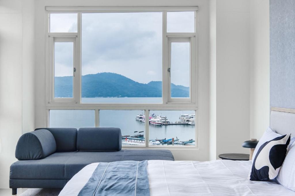 當夕陽貼近湖面，在伊達邵住一晚只為這段柔亮時刻