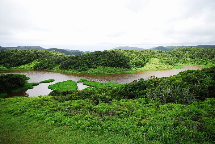 熱浪來襲不怕曬，來墾丁「浪」一夏！海岸秘境、夜市美食、拍照點全攻略