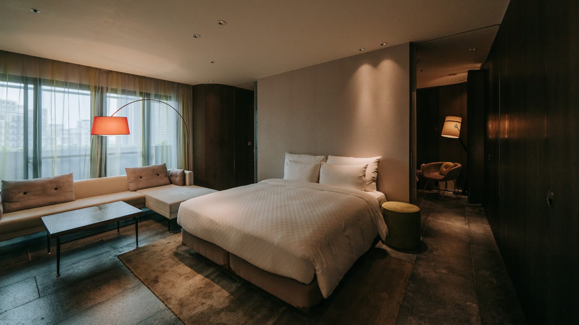 不必遠行的度假，當霧氣、泉香與木香交融，城市慢了下來，在北投老爺酒店泡一場安靜的幸福