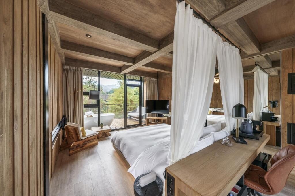 住進「日月潭的五福臨門」！從涵碧樓到DEER CHASER，每一晚都在發光