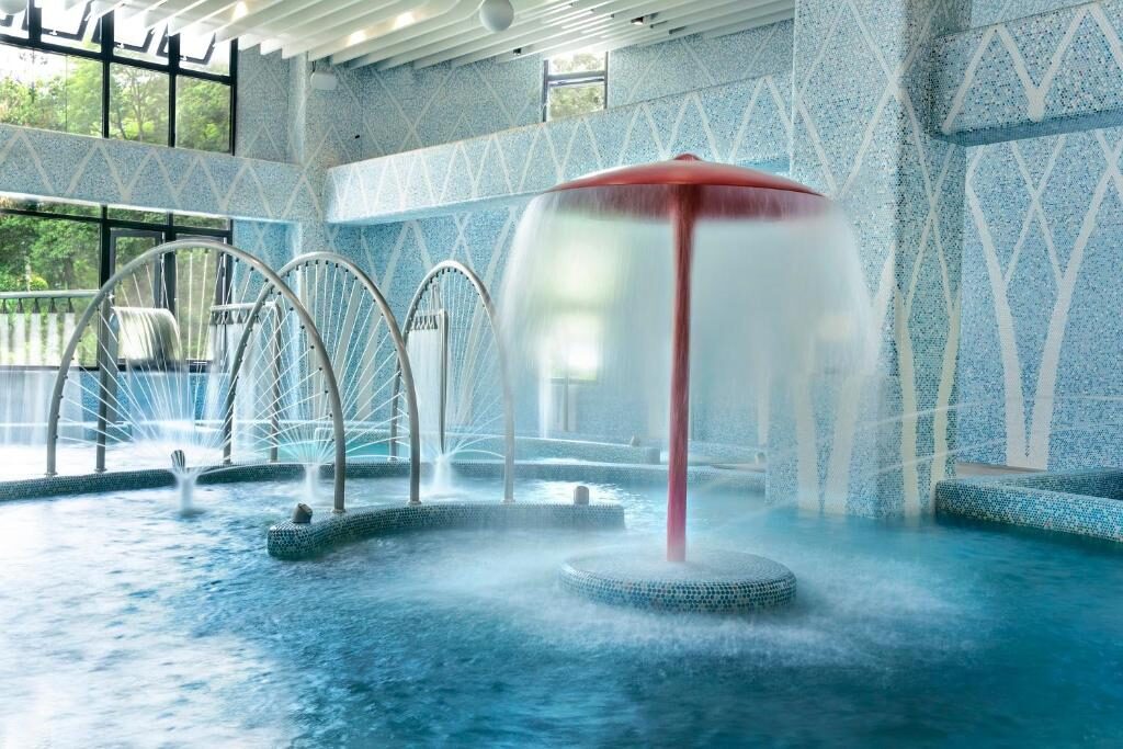 誰說只有中天有節目？礁溪這間中天，播的是溫泉與山霧的故事