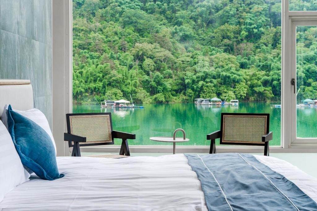 當霧氣散開,你在日月潭水漾民宿喝咖啡|那一刻,世界好安靜