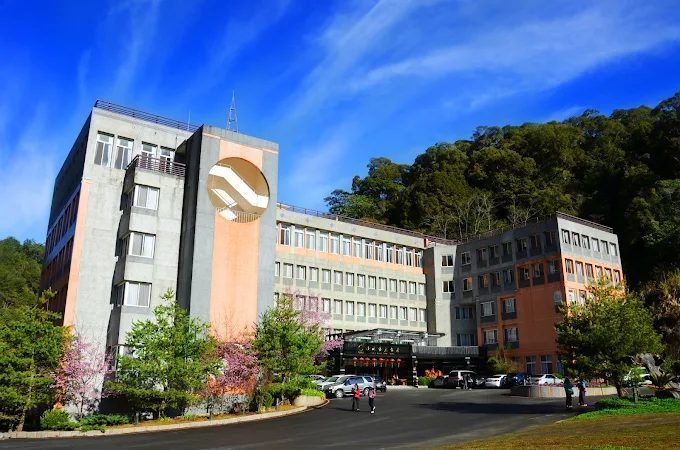 熱到懷疑人生？上山住杉林溪，把空調換成天然冷氣