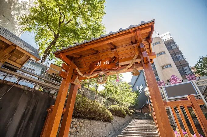 一泡忘憂！谷關明治溫泉飯店：在山霧與泉氣中放慢時光，感受谷關最純粹的山水溫泉