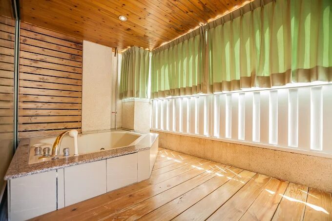 一泡忘憂！谷關明治溫泉飯店：在山霧與泉氣中放慢時光，感受谷關最純粹的山水溫泉