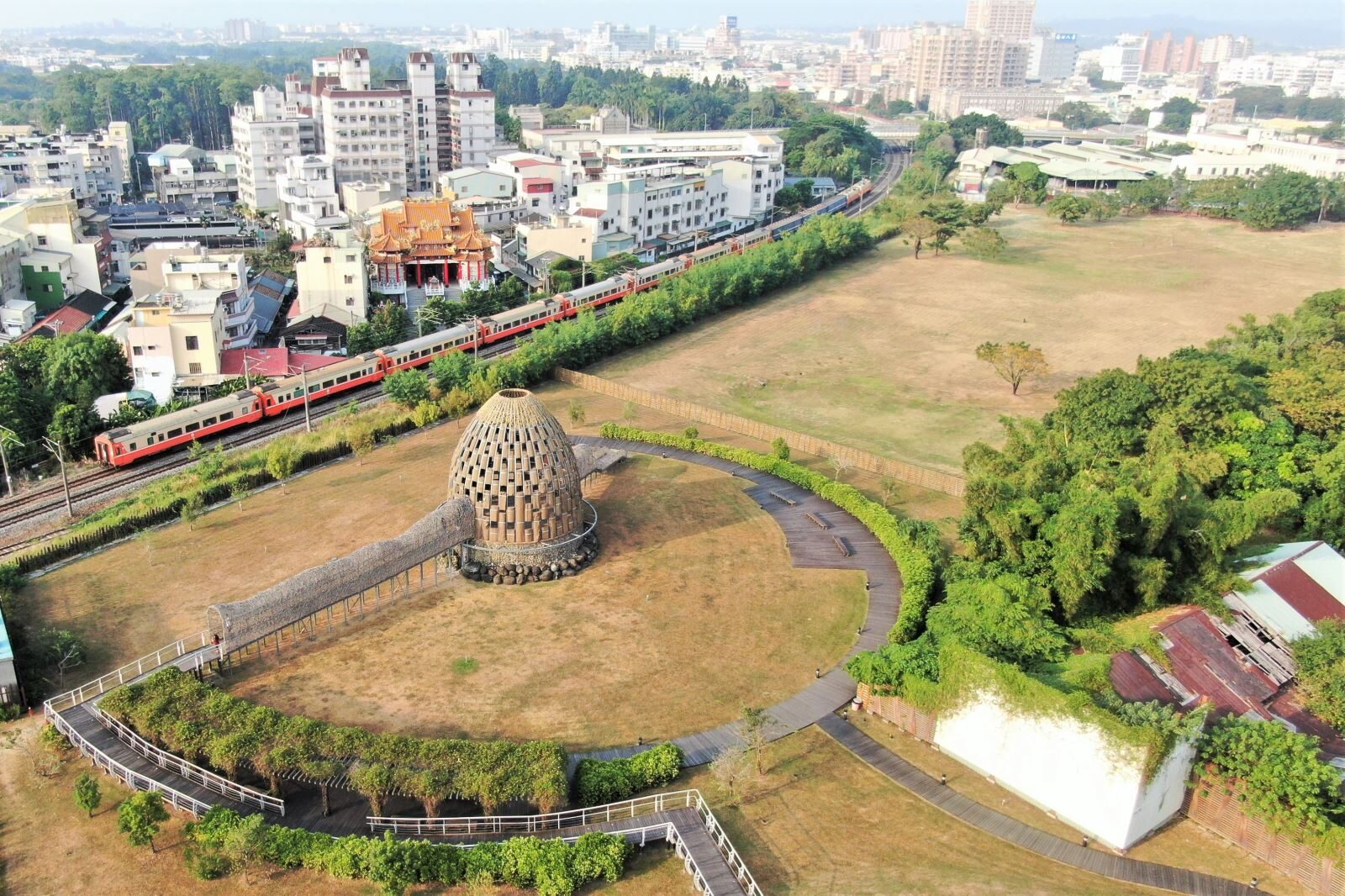 比京都還會療癒！嘉義檜意森活村：木屋、甜點與日光的午後約會