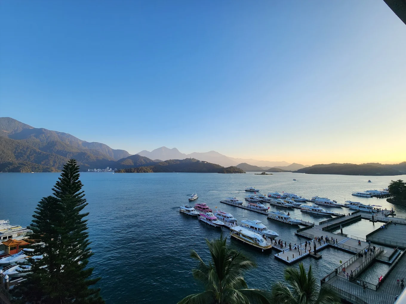 當湖面映著雲與光——在日月潭纜車上，遇見最柔軟的南投