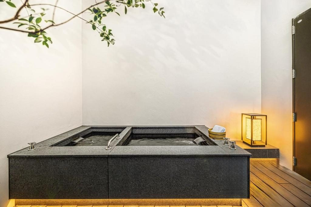 從礁溪到北投，泡一場霧氣裡的溫泉旅程，住進晶泉丰旅，感受冬日最柔的暖意