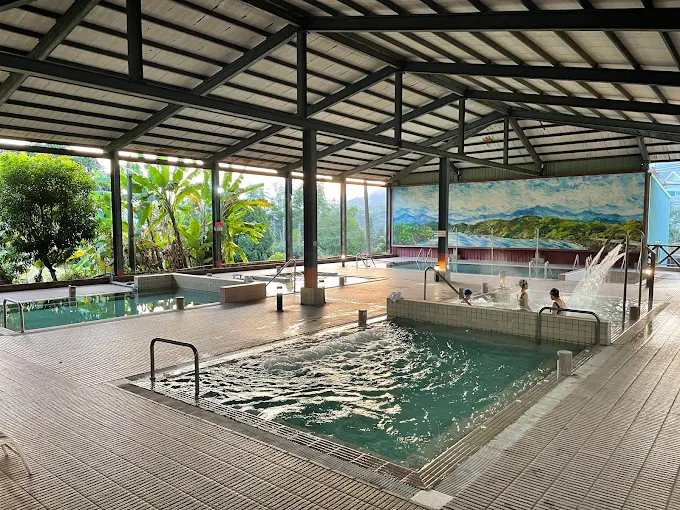 南台灣的秋日暖意：在六龜溫泉遇見山霧與星光湯屋