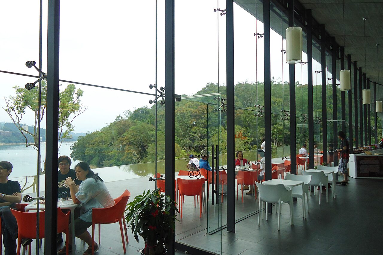 順著湖光走一段路|向山遊客中心,遇見最溫柔的日月潭