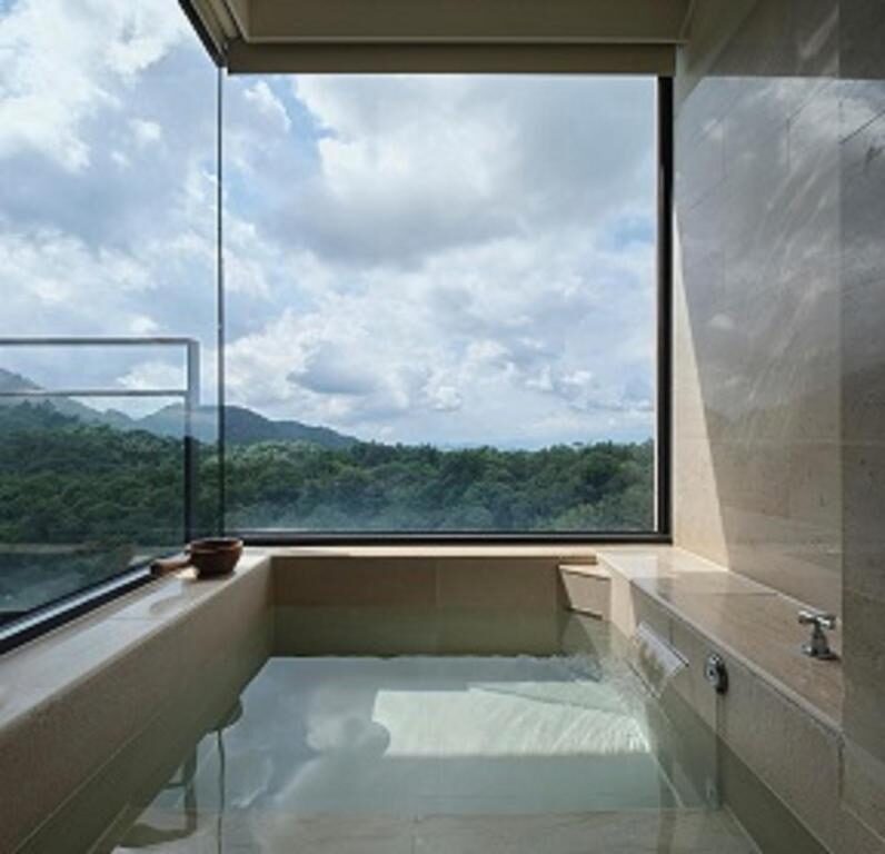 走進霧氣與湖光之間｜一場關於放鬆的台灣溫泉旅館小旅行