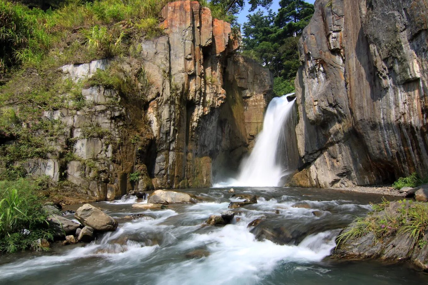 🌿 夢谷瀑布｜藏在南投仁愛的山林秘境，一秒走進自然療癒系夢境