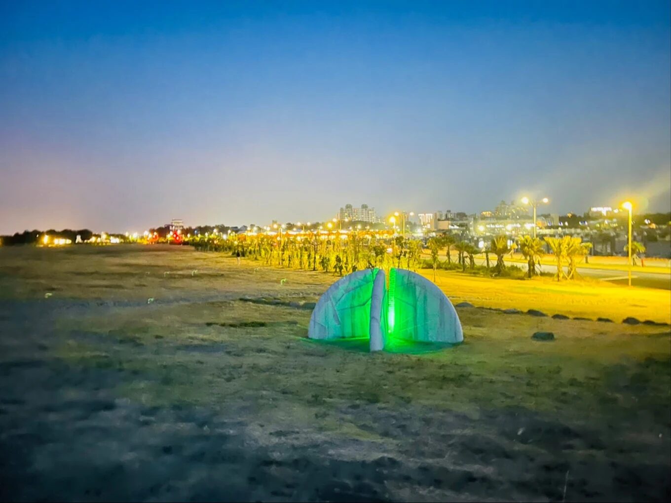 🌊 新竹南寮魚鱗天梯｜藏在海岸邊的純白階梯，美到像走進畫裡的世界