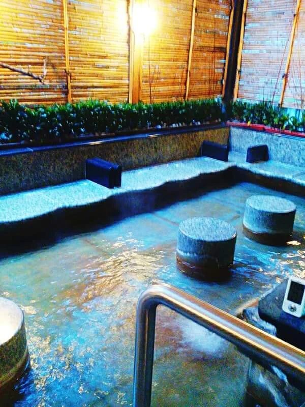 北投溫泉飯店提供的室內景觀湯屋