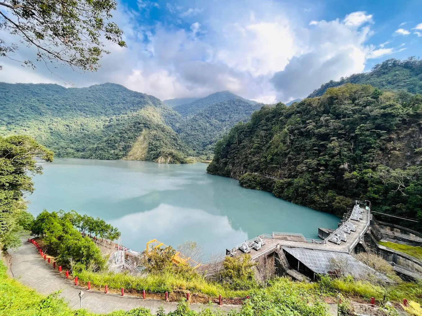 摩摩納爾瀑布｜南投武界秘境，一線天中的夢幻水簾洞