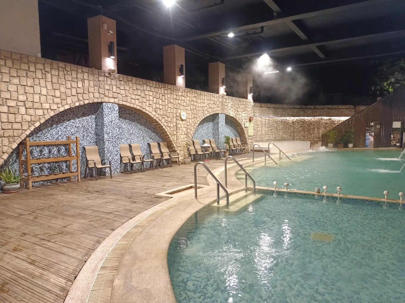 🌿 走進山林裡的一池暖湯：尋訪台灣最療癒的天然溫泉