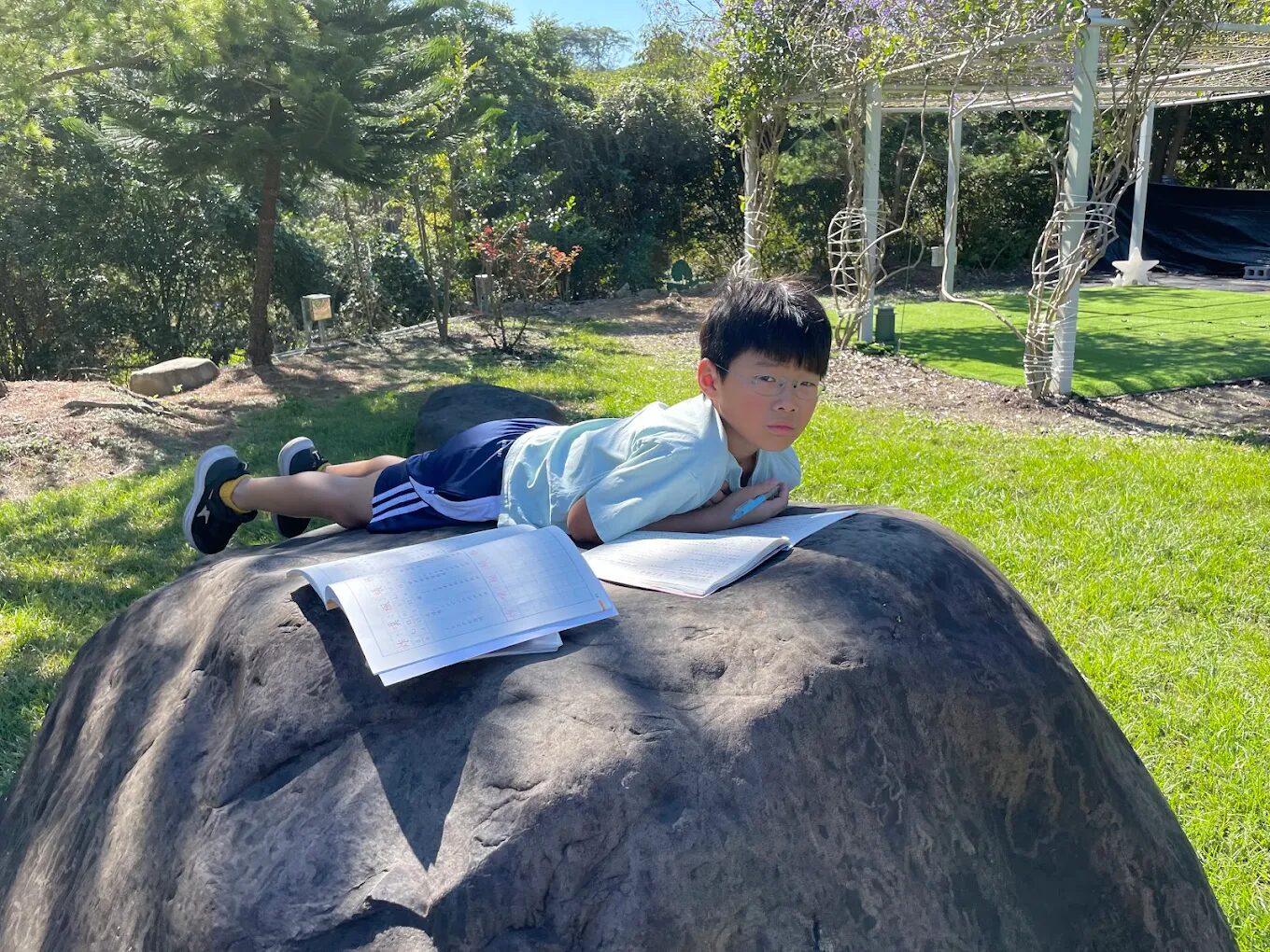 🍗 埔里限定｜黑爵士民宿 × 蔡記東華食府「一泊二食」只要 $2,000！吃好住好一次滿足