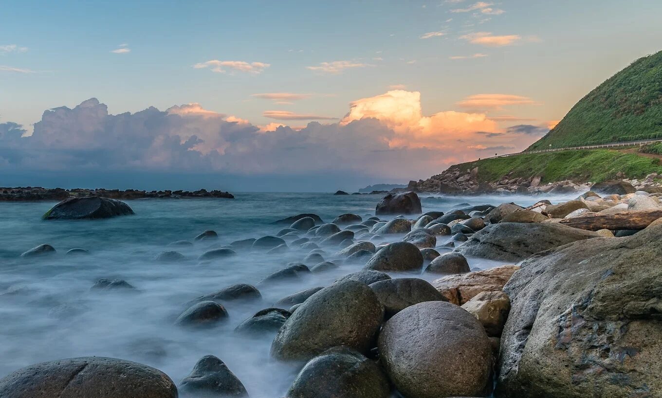 🌊 東北角秘境｜海岸線上的夢幻藍之旅，從鼻頭角到龍洞灣岬，尋找山海交界的療癒瞬間