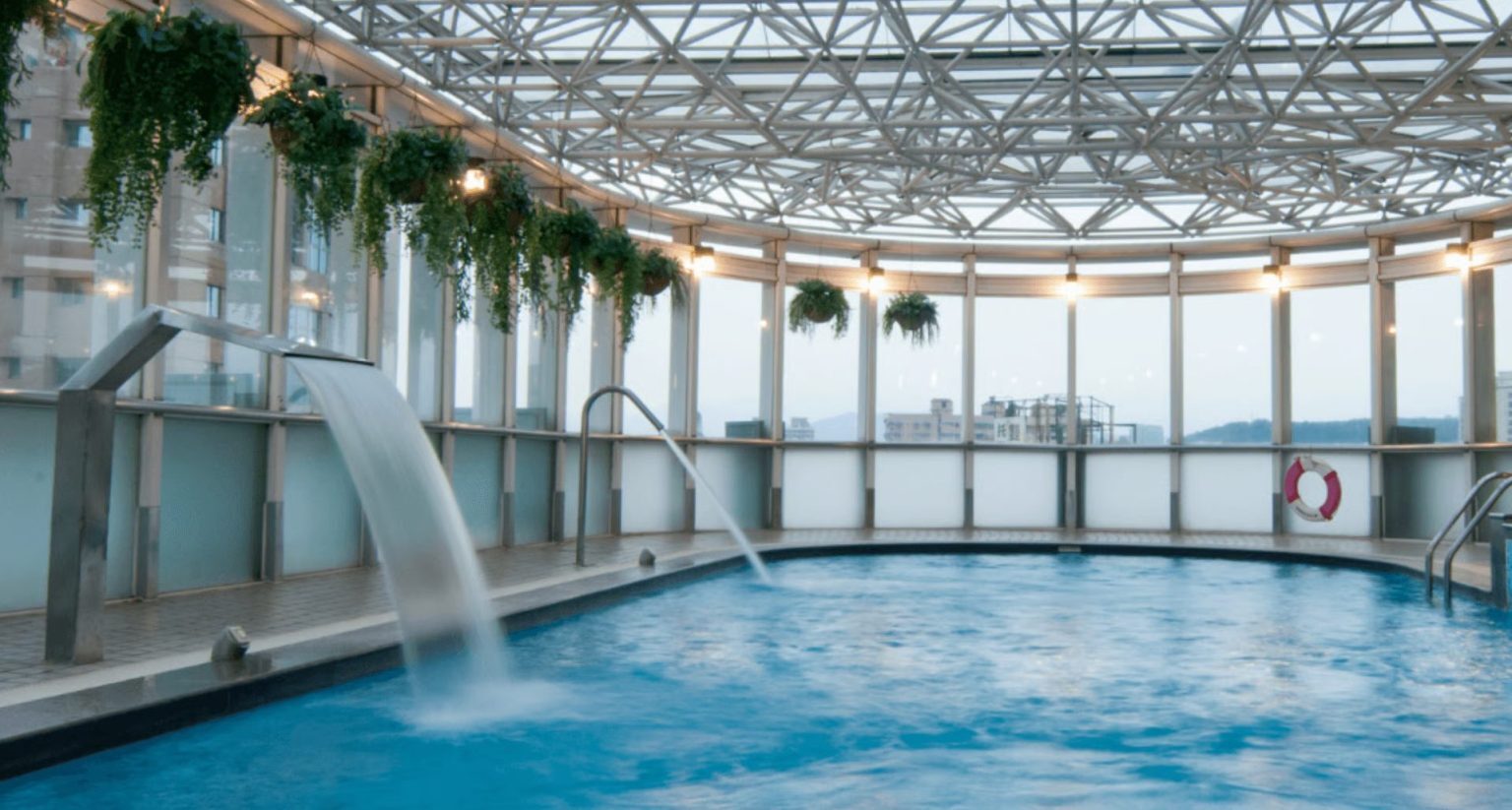 把假期泡進咖啡香與泳池光裡，慢慢喜歡上新竹老爺酒店