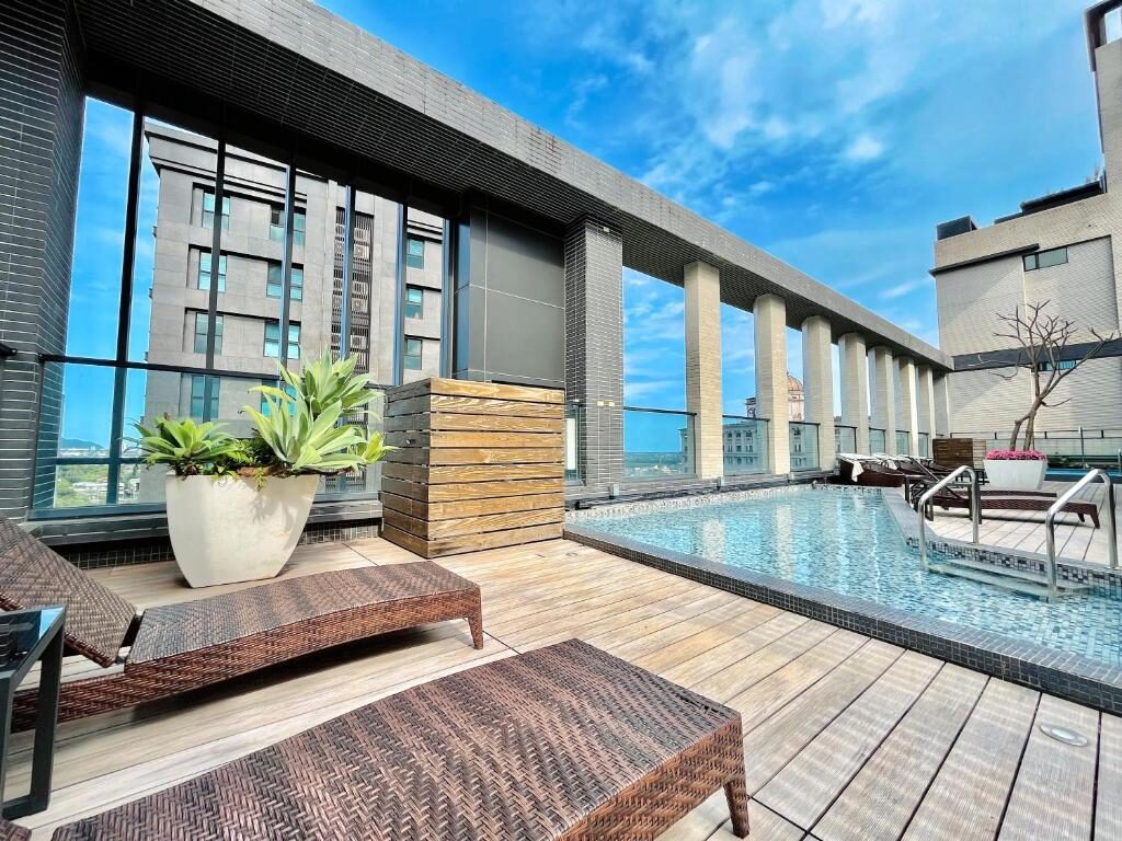 月色灑在溫泉池面，礁溪的夜正好——旅人們都愛的幾間溫泉飯店名單