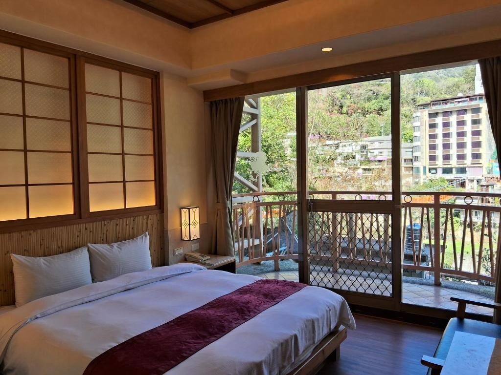 秋風起、霧氣漫，讓身體先抵達山裡──走進台中谷關溫泉的暖泉世界