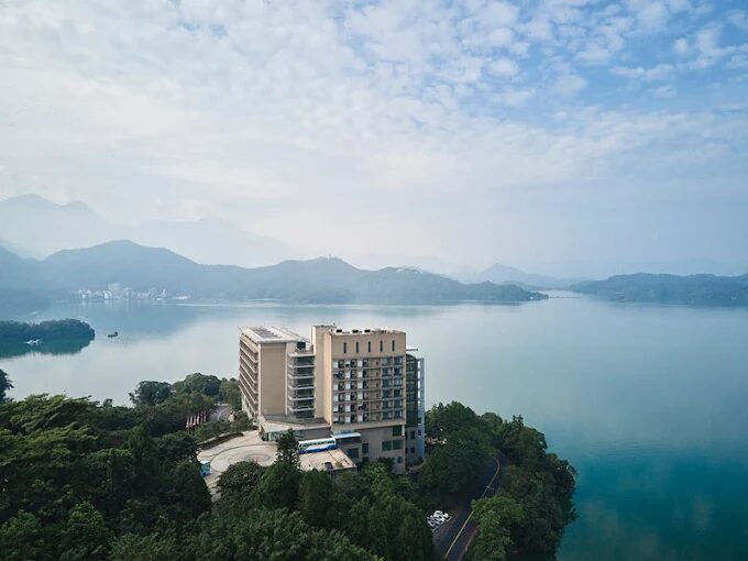 晨霧中的溫泉泡湯、夜色裡的湖光倒影|雲品溫泉酒店的極致慢旅