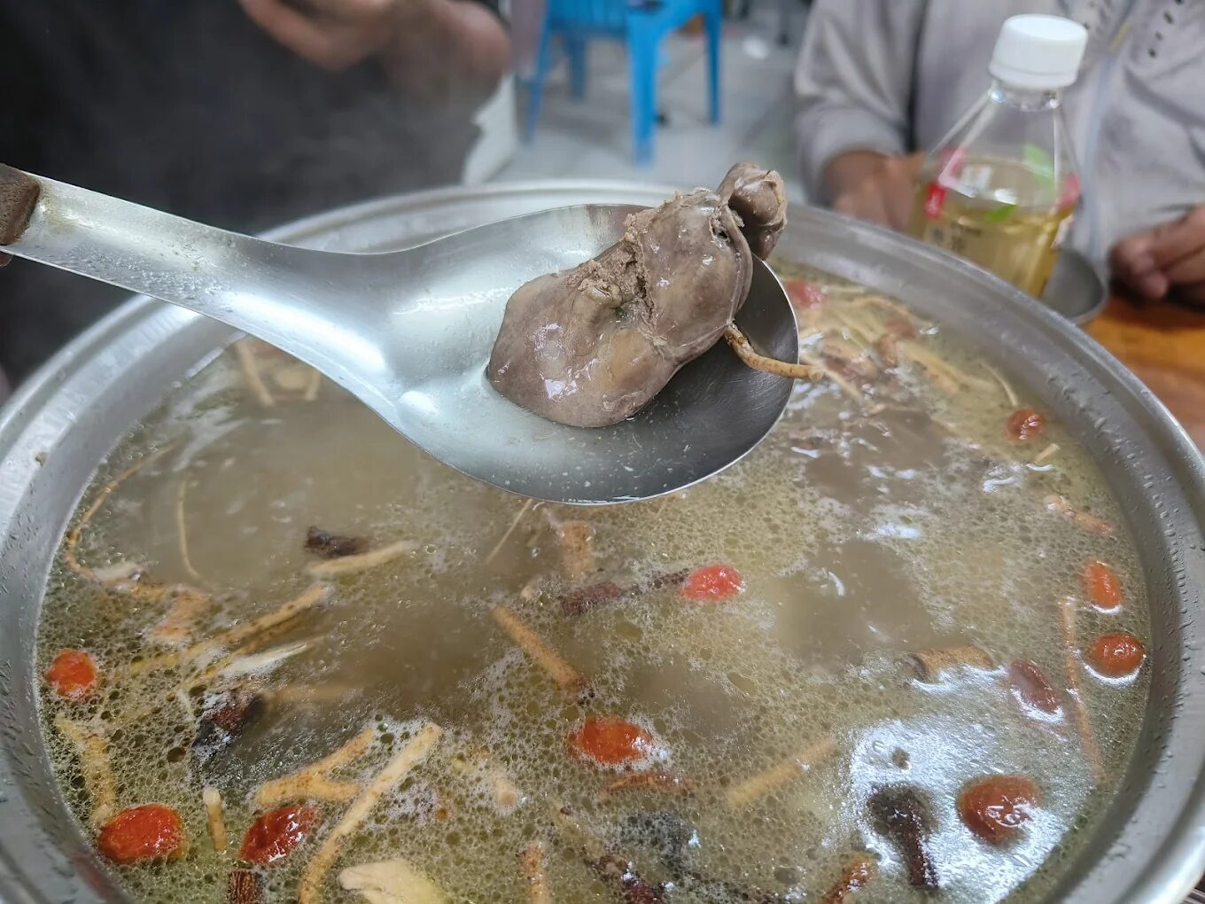 在地知名美食店家提供的特色餐點