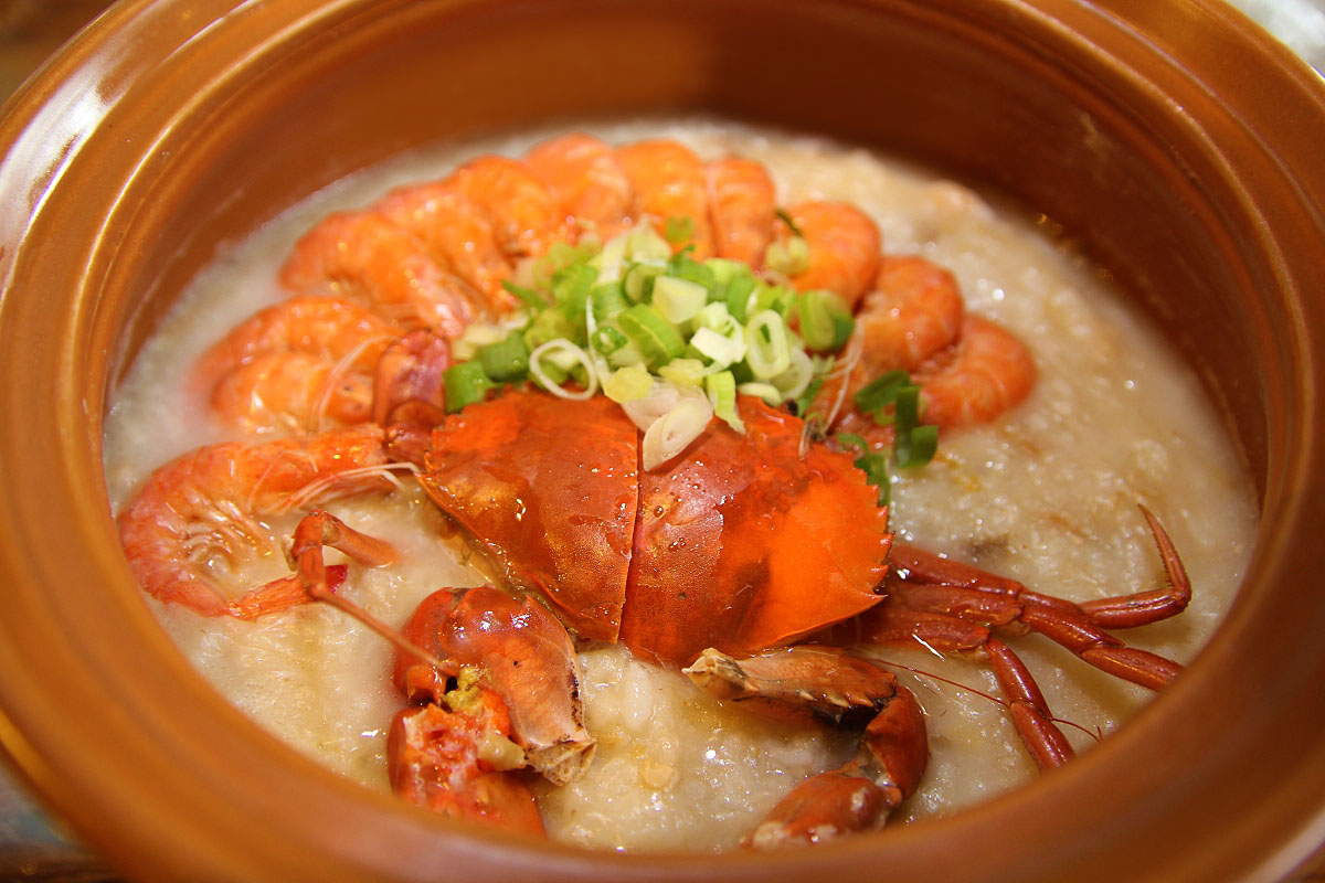 泡一池青磺泉，看山霧緩緩落下｜皇池溫泉御膳館的午後風景