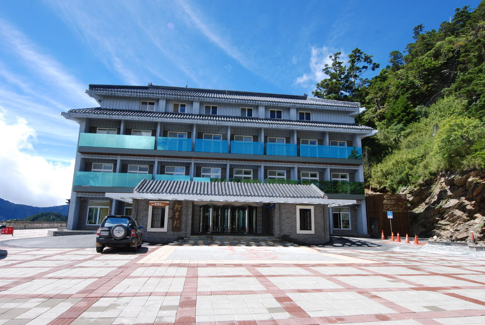 離天空最近的旅館:住進合歡山松雪樓,與日出為伴的早晨