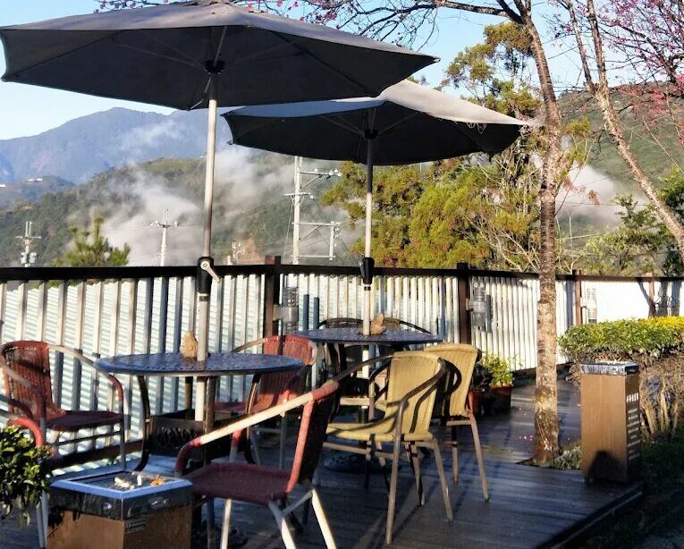 🌄 清境佳美渡假山莊｜山嵐、茶香與星空環繞的南投秘境木屋