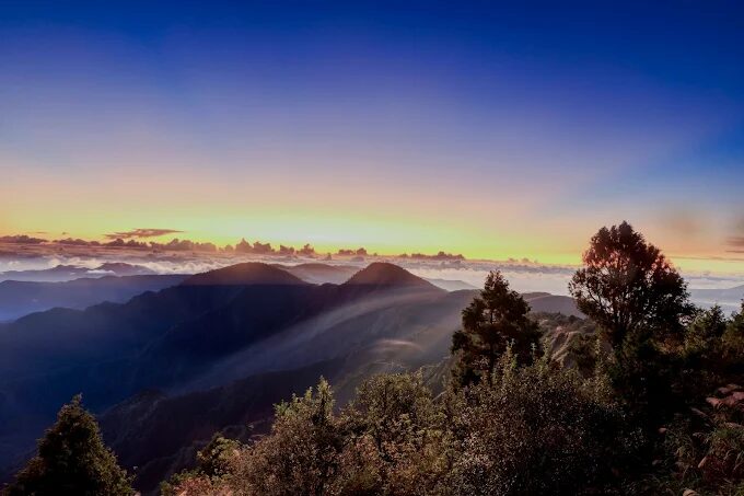 雲海鋪成的地毯，風是旅人的指引——望洋山步道・宜蘭南澳的高山畫卷