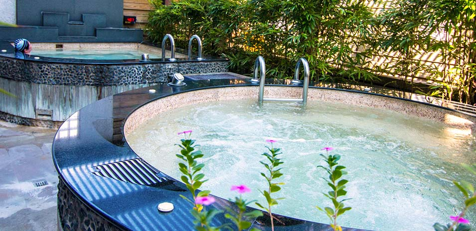 在山林裡泡湯，與自己重逢的靜謐時光｜在麗多森林溫泉酒店，泡一池忘憂的溫泉