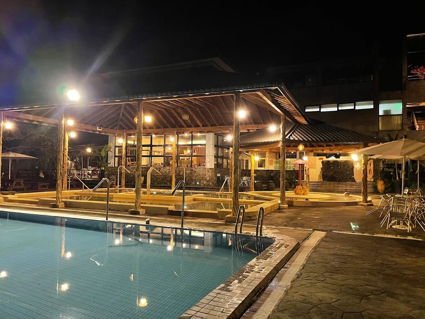 山林裡的溫泉假期