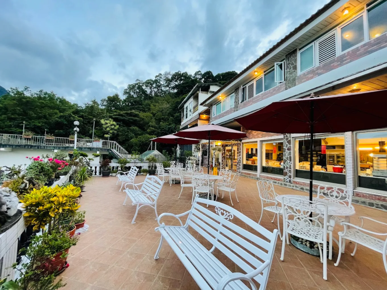 🏞 烏來泡湯住宿推薦｜泉世界溫泉會館 一泊二食 $2,499 起