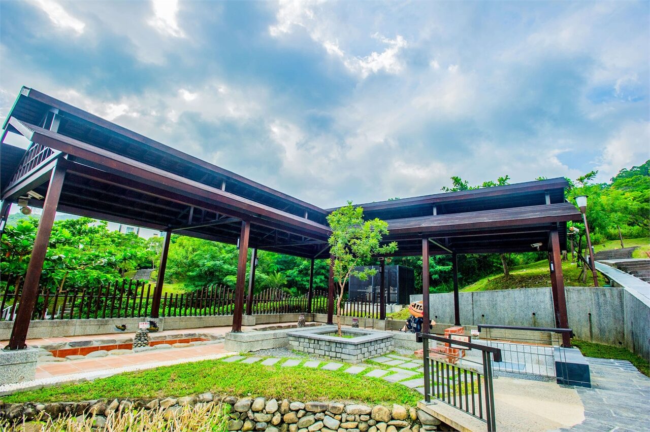 當冬日的第一縷白霧升起,山風吹過的溫泉小鎮|四重溪溫泉的柔光與氣息