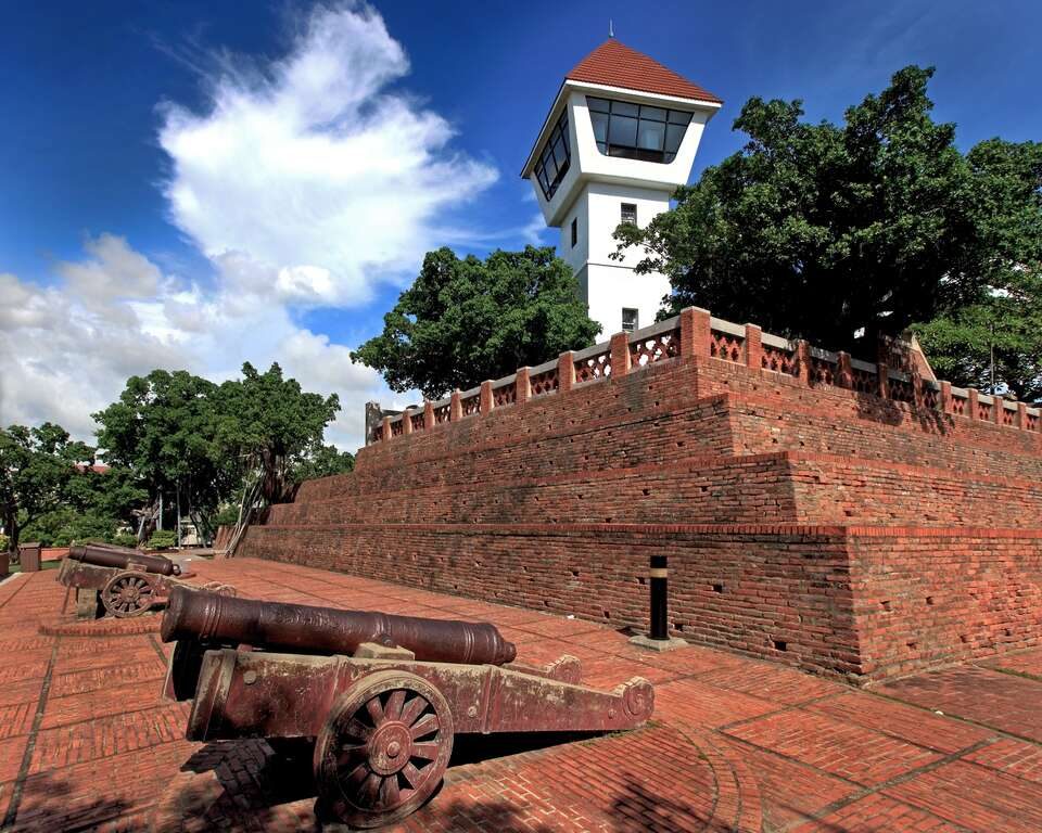 安平古堡全景：台南最具代表性的歷史地標與紅磚建築